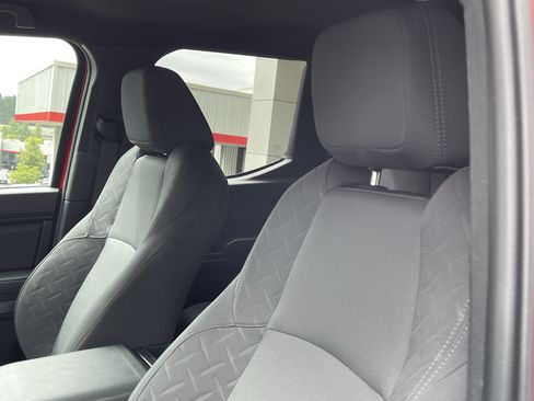 Certified 2025 Toyota Tacoma SR5 AWD/4WD image 19