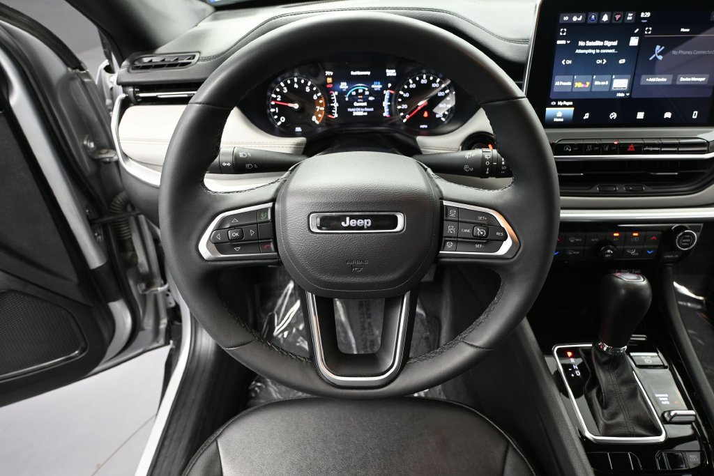 Used 2025 Jeep Compass Limited AWD/4WD image 20