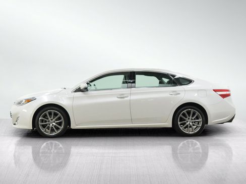Used 2015 Toyota Avalon XLE Touring FWD image 2