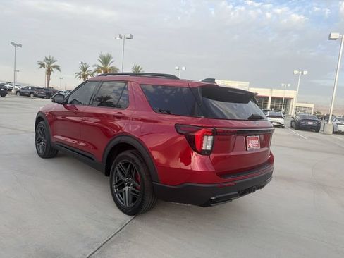 Used 2025 Ford Explorer ST-Line w/ ST-Line Street Pack AWD/4WD image 7