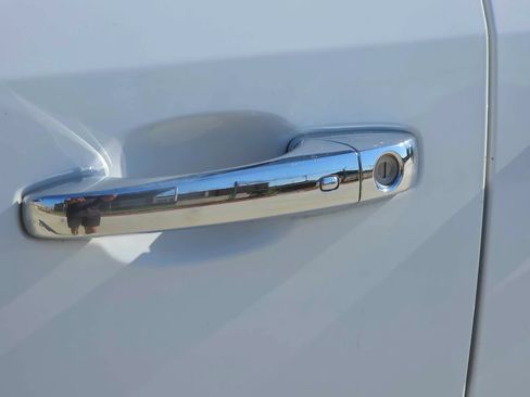 Used 2014 Chrysler Town & Country Touring-L w/ Driver Convenience Group FWD image 30