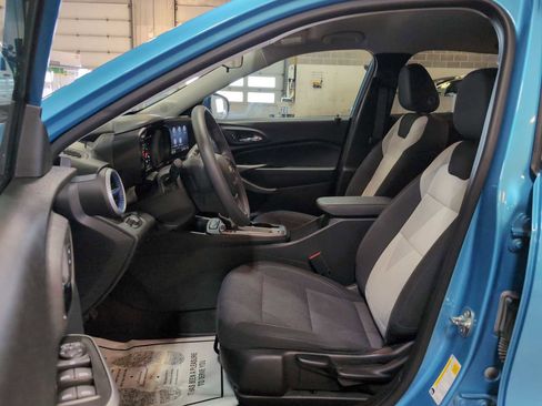 Used 2025 Chevrolet Trax LS w/ LS Convenience Package image 17
