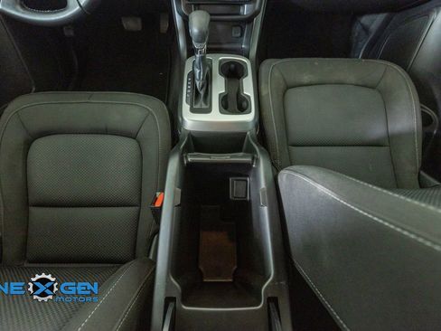 Used 2022 Chevrolet Colorado LT AWD/4WD image 31