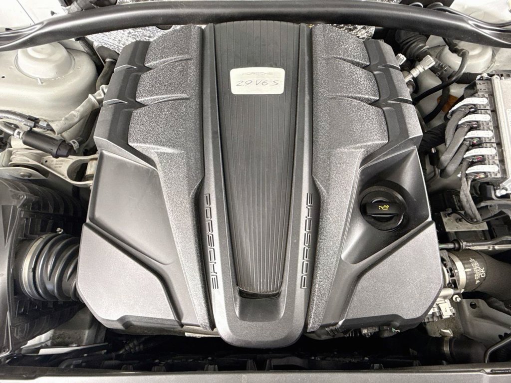Certified 2024 Porsche Macan S AWD/4WD image 30