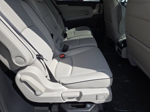 New 2026 Honda Odyssey Touring image 25