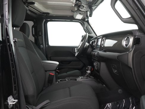 Used 2023 Jeep Wrangler Unlimited Sahara AWD/4WD image 12