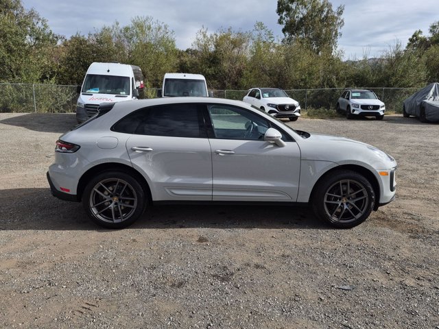 Used 2023 Porsche Macan AWD/4WD image 4