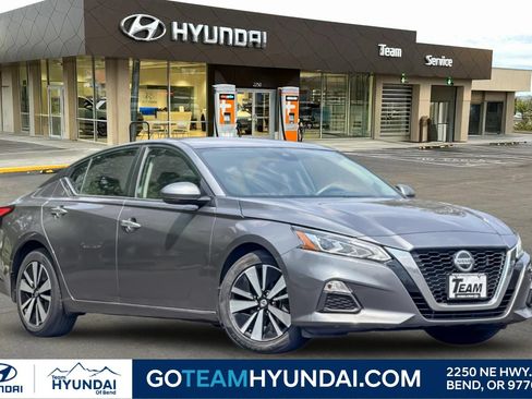 Used 2021 Nissan Altima 2.5 SV w/ SV Premium Package FWD image 1