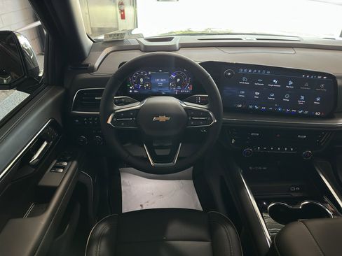 New 2025 Chevrolet Suburban Premier image 8