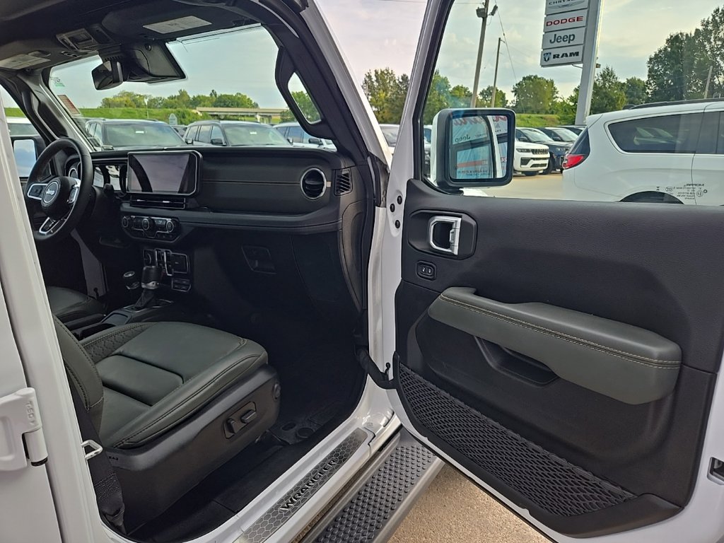 Used 2024 Jeep Wrangler High Altitude AWD/4WD image 28