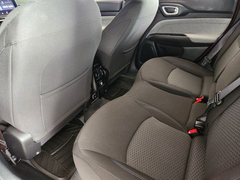 Used 2024 Jeep Compass Sport image 31