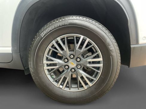 Used 2024 Chevrolet Traverse LT w/ Enhanced Driving Package FWD image 8