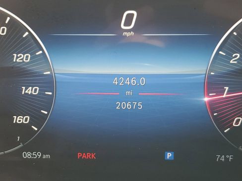 Used 2023 Mercedes-Benz GLC 300 4MATIC image 25