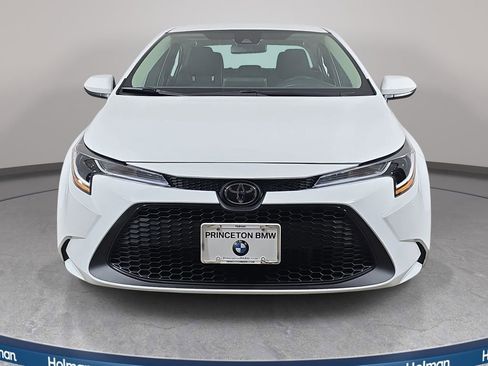 Used 2021 Toyota Corolla LE image 3