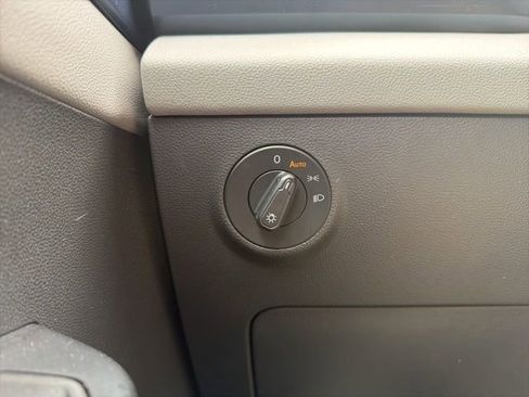 Used 2023 Volkswagen Taos SE w/ Black Wheel Package image 24