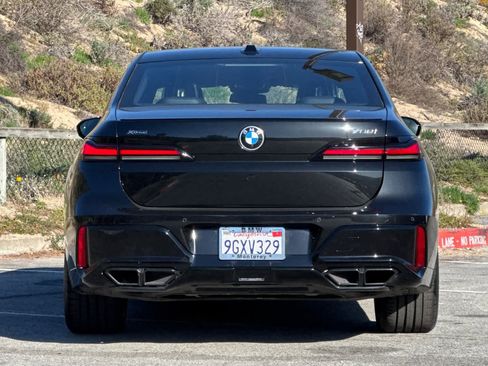 Certified 2023 BMW 760i xDrive w/ Executive Package image 8