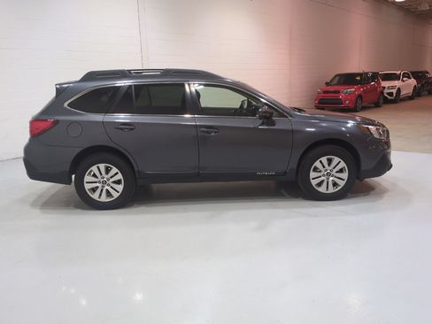 Used 2018 Subaru Outback 2.5i Premium AWD/4WD image 2