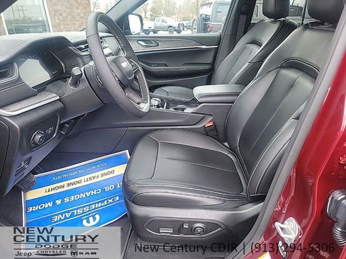 Used 2025 Jeep Grand Cherokee L Limited image 10