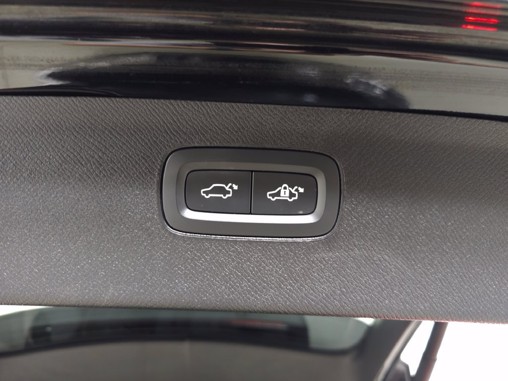 Used 2024 Volvo XC90 T8 Ultimate AWD/4WD image 9
