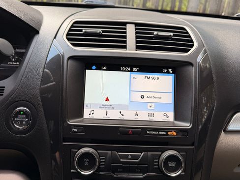Used 2018 Ford Explorer XLT w/ Equipment Group 202A FWD image 4