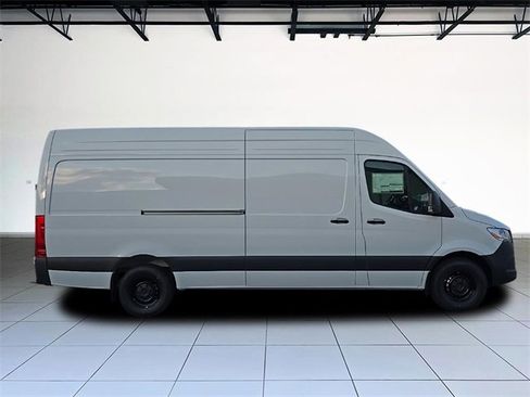 New 2025 Mercedes-Benz Sprinter 2500 image 3