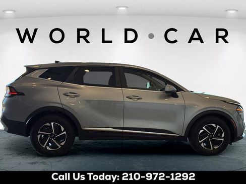 Used 2025 Kia Sportage LX FWD image 15