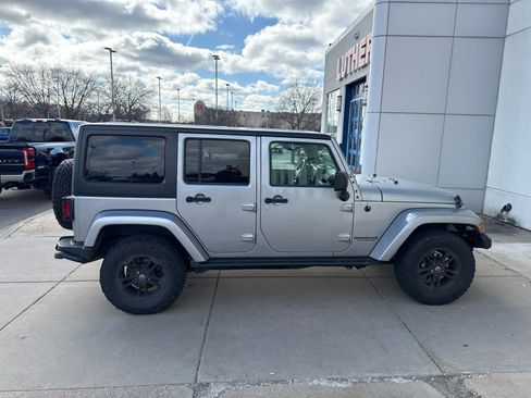 Used 2017 Jeep Wrangler Unlimited Sahara image 6