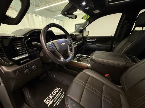 Used 2024 Chevrolet Silverado 1500 High Country w/ High Country Premium Package AWD/4WD image 11