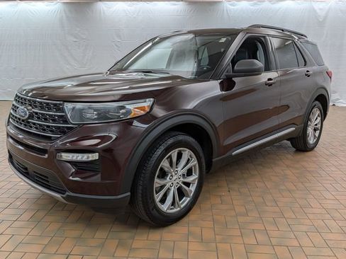 Used 2022 Ford Explorer XLT w/ Equipment Group 202A image 3