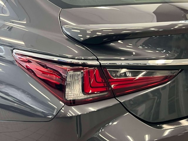 Certified 2024 Lexus ES 300h w/ Premium Package FWD image 13
