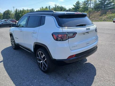 Certified 2025 Jeep Compass Limited w/ Elite Group AWD/4WD image 8