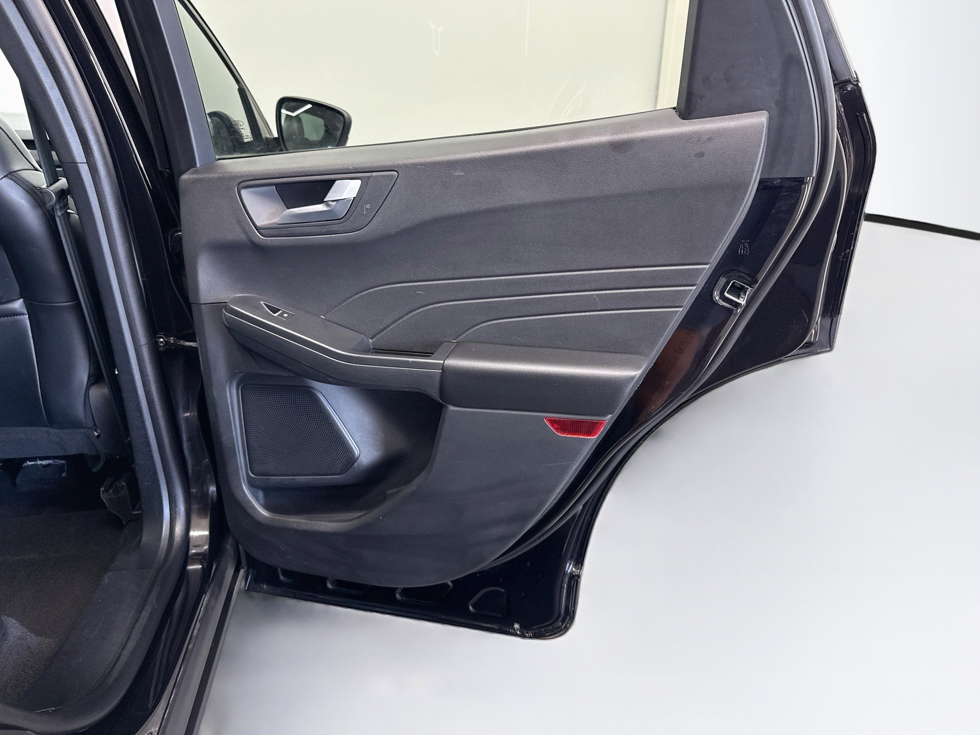 Used 2025 Ford Escape ST-Line Select AWD/4WD image 31