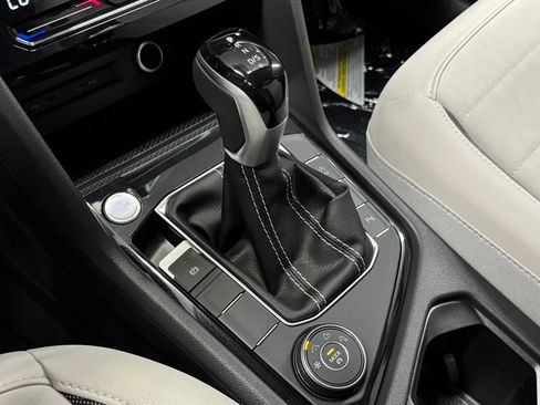 New 2025 Volkswagen Taos SE image 11