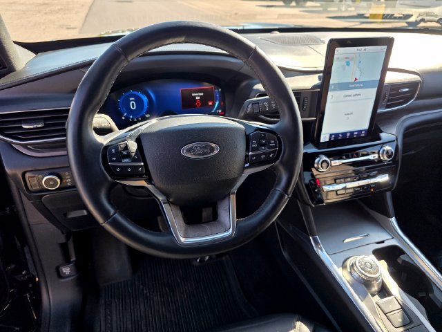 Used 2023 Ford Explorer Platinum w/ Technology Package AWD/4WD image 20