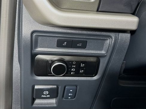 Used 2024 Ford Expedition XLT image 11