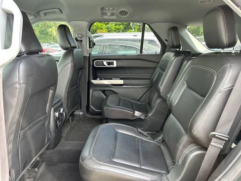 Used 2022 Ford Explorer XLT w/ Equipment Group 202A RWD image 13