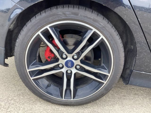 Used 2017 Ford Focus ST FWD image 9