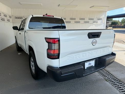 Used 2024 Nissan Frontier S RWD image 2