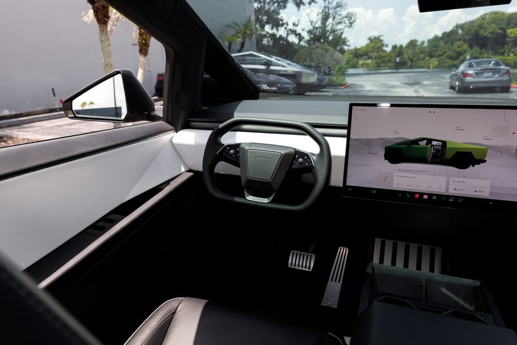Used 2024 Tesla Cybertruck AWD Crew Cab image 19