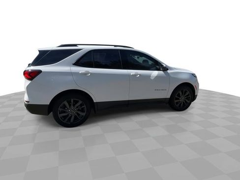 Used 2022 Chevrolet Equinox RS w/ LPO, Floor Liner Package AWD/4WD image 9