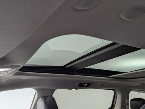 Used 2023 Chrysler Pacifica Limited image 30