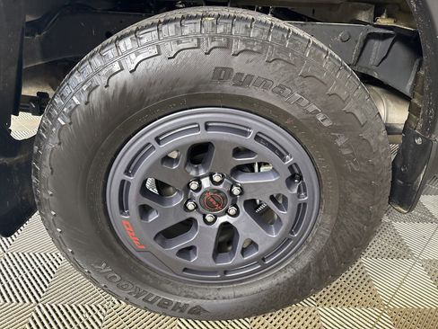 Used 2025 Nissan Frontier PRO-4X AWD/4WD image 33