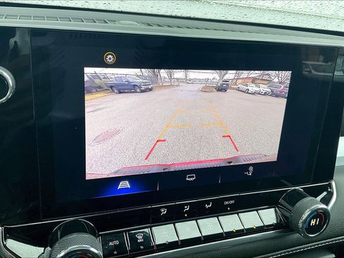 Used 2024 Chevrolet Colorado LT w/ LT Convenience Package image 26