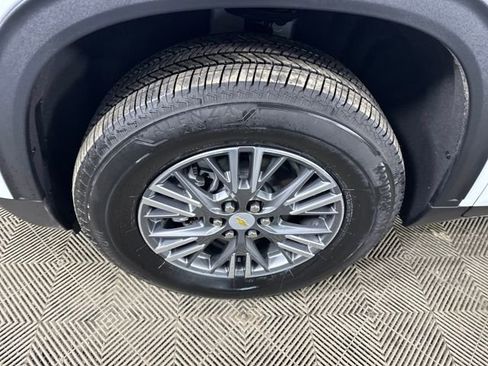 Used 2025 Chevrolet Traverse LT image 10