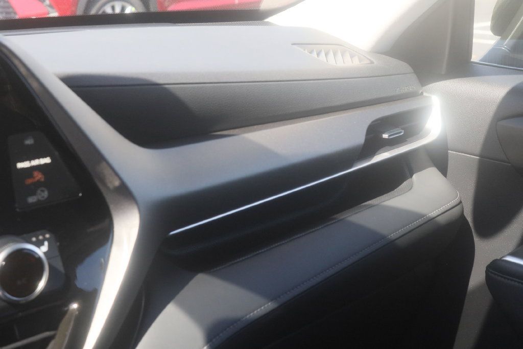 Used 2023 Toyota Highlander XLE AWD/4WD image 14