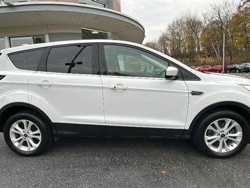 Used 2019 Ford Escape SE image 5