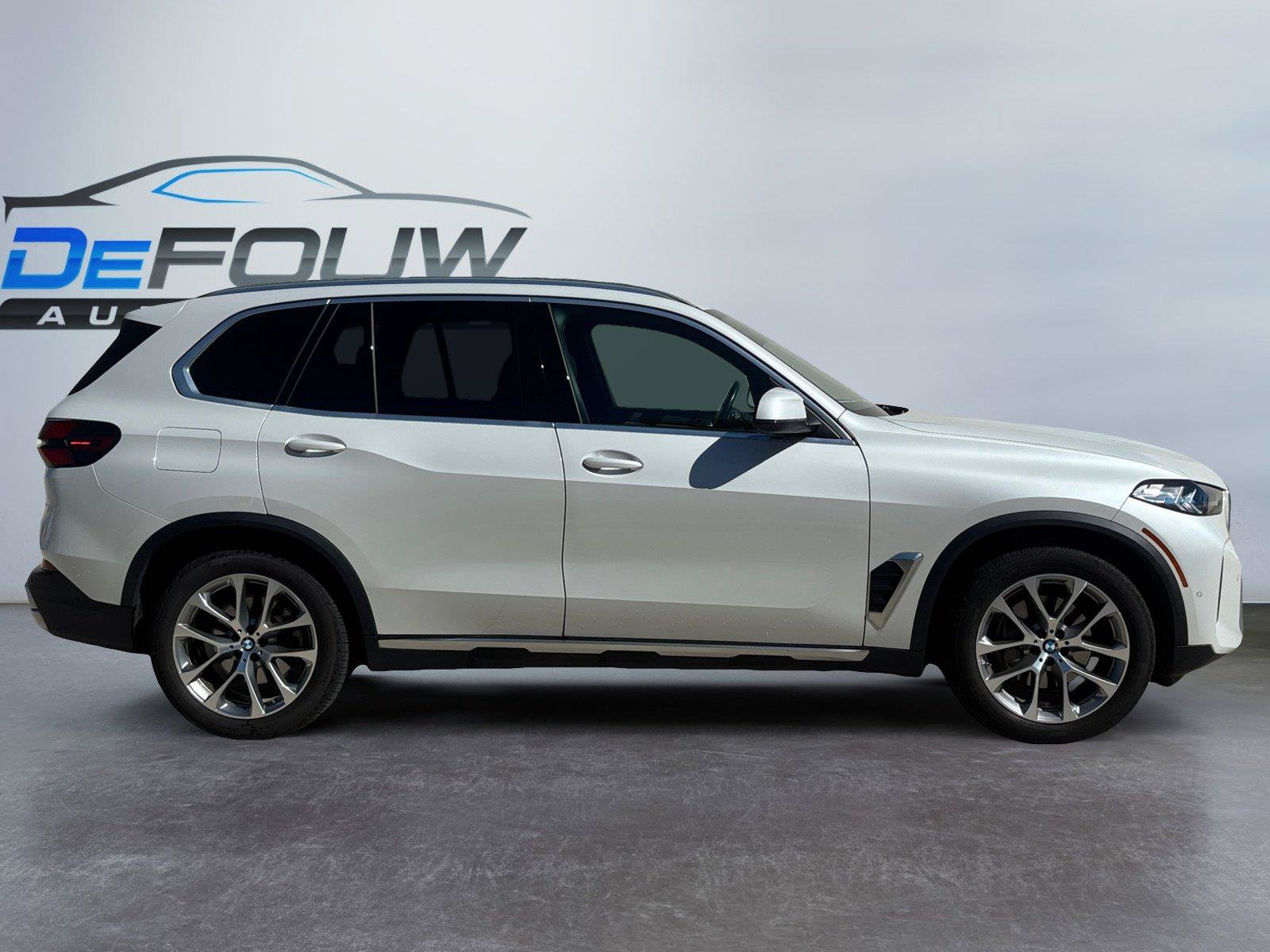 Used 2024 BMW X5 xDrive40i w/ Premium Package AWD/4WD image 2