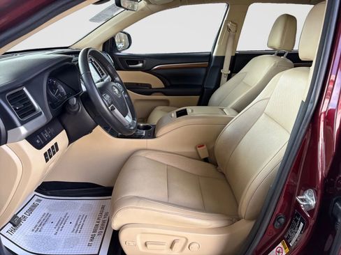 Used 2017 Toyota Highlander Limited Platinum image 10