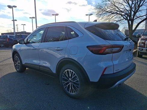 New 2026 Ford Escape SE image 12