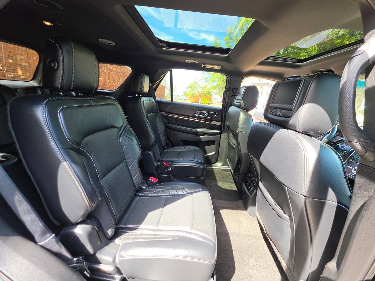 Used 2016 Ford Explorer Platinum AWD/4WD image 13